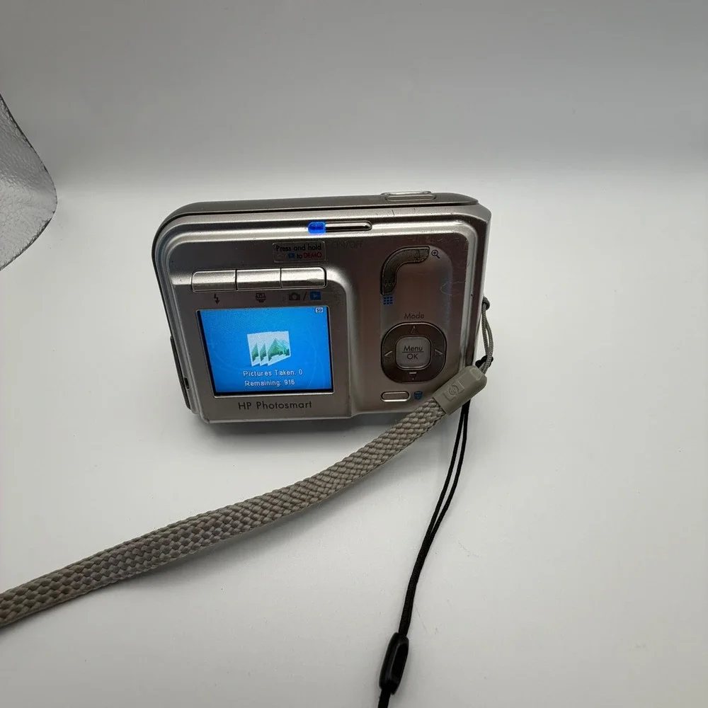 HP Photosmart M525 Digital Camera 6.0MP 3x Optical Zoom Silver with 1GB SD Card